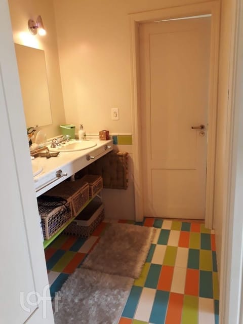 Image 19 - 249495